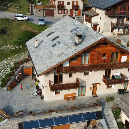 La Maison. La Roccia Dello Stambecco Apartment *