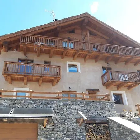 La Maison. La Roccia Dello Stambecco Apartman *