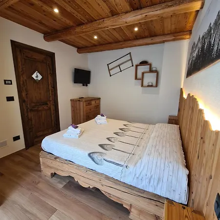 La Maison. La Roccia Dello Stambecco Apartmán *